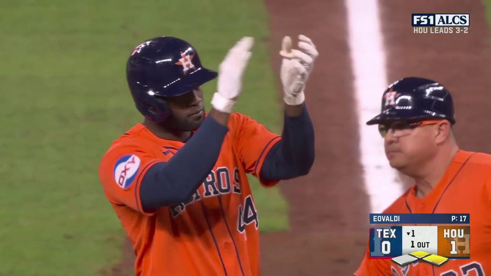 Yordan Álvarez hits an RBI single to give Astros an early lead over Rangers