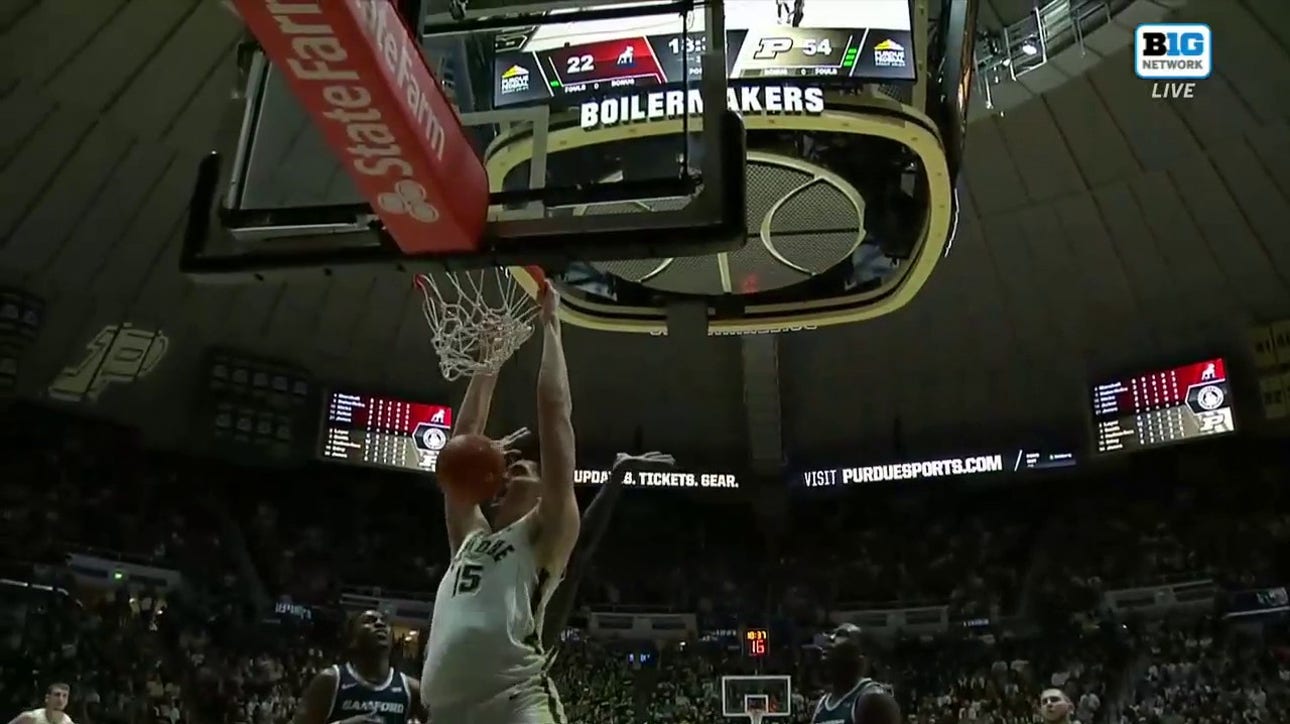 Zach Edey finishes the slam after a spin move to extend Purdue's lead vs. Samford