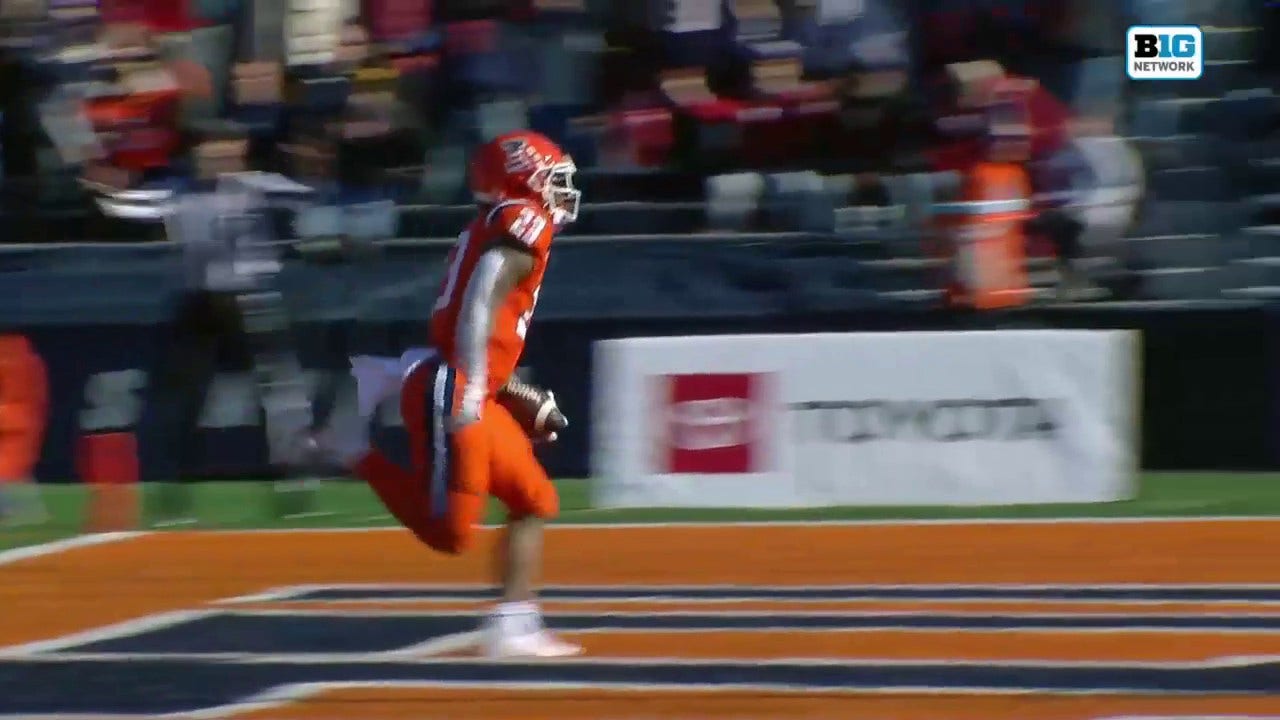 Illinois' John Paddock connects with Isaiah Williams for a 67-yard reception leading to Reggie Love III's rushing TD