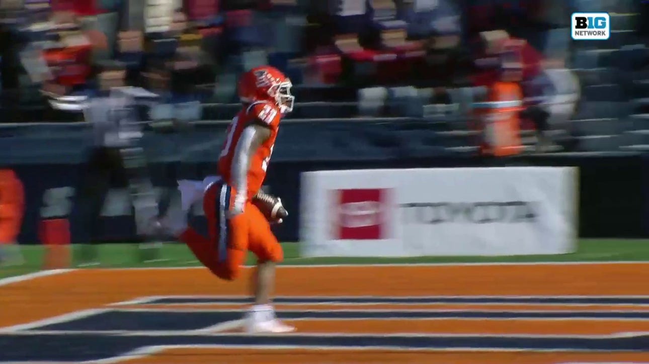 Illinois' John Paddock connects with Isaiah Williams for a 67-yard reception leading to Reggie Love III's rushing TD