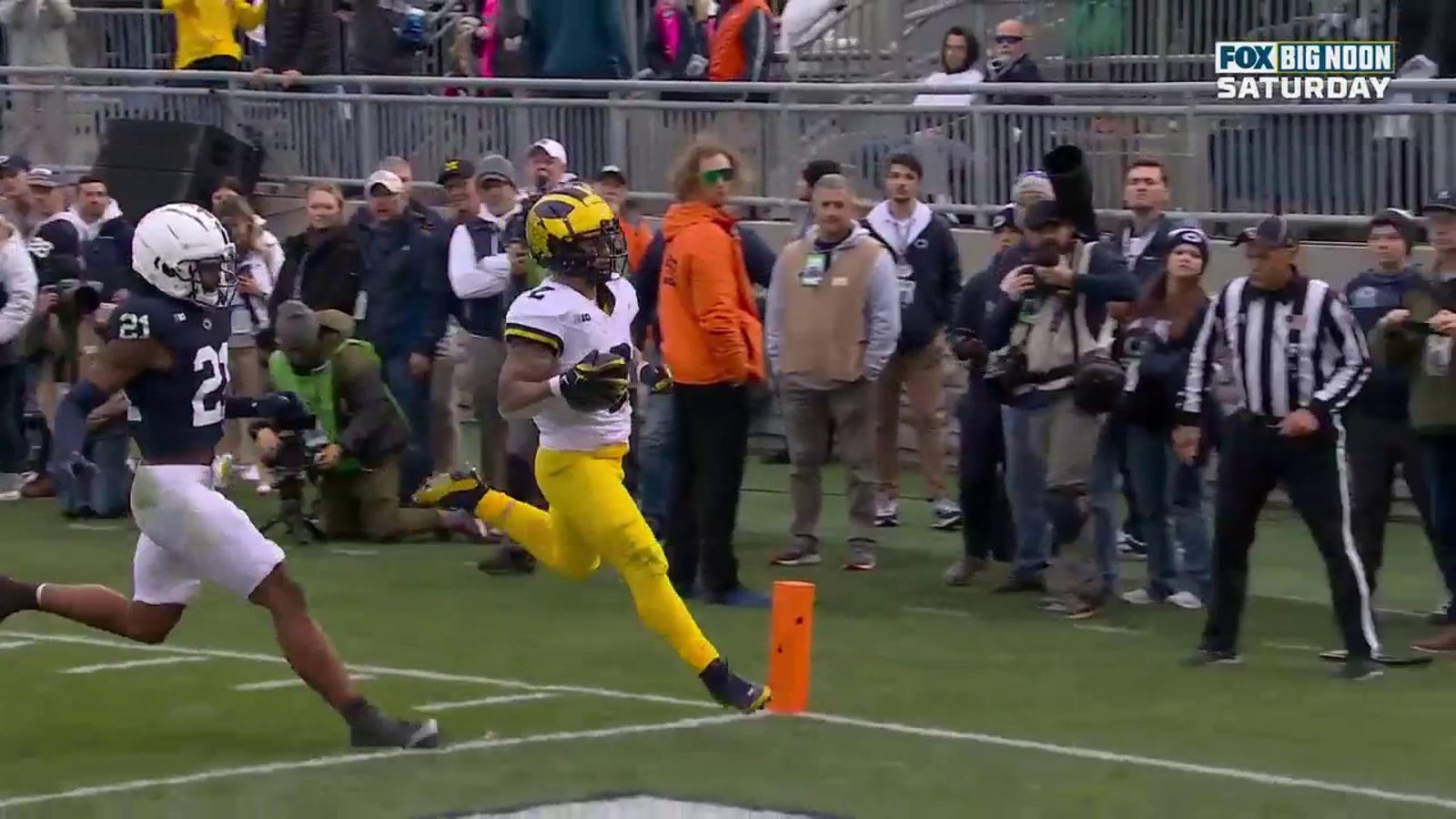 Michigan's Blake Corum rushes for a 30-yard touchdown to increase Wolverines' lead over Penn State