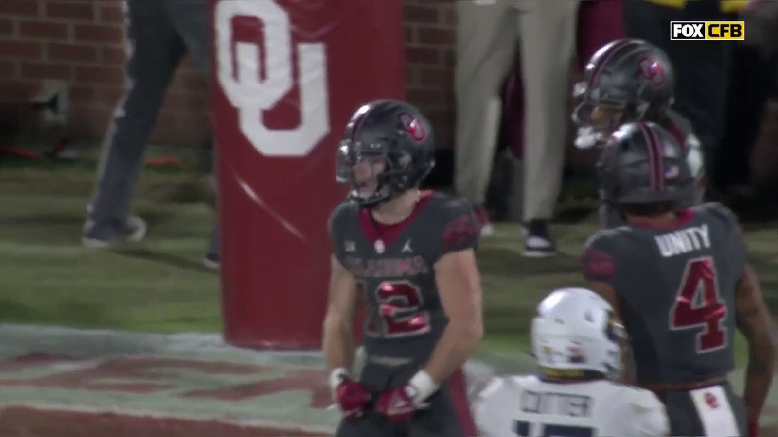 Dillon Gabriel connects with Drake Stoops on a 60-yard TD, extending Oklahoma's lead vs. West Virginia 