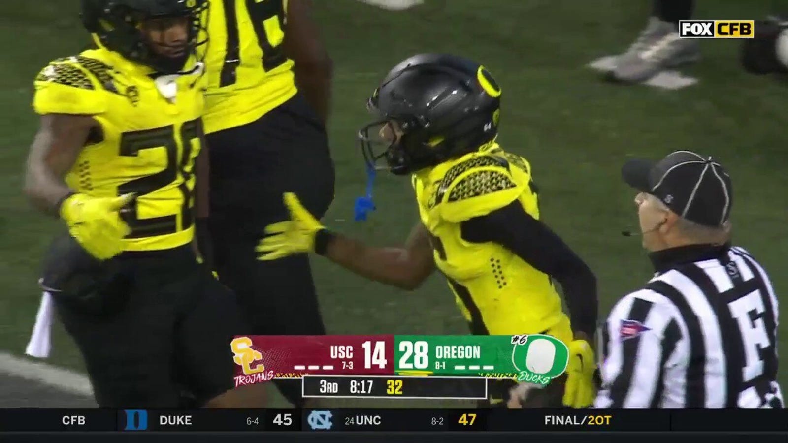 Oregon's Bo Nix finds Tez Johnson for a 21-yard TD to extend their lead vs. USC
