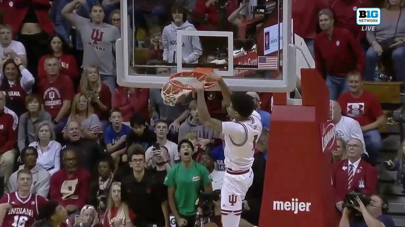 After a steal, Trey Galloway hits Kel'el Ware for an alley-oop dunk that seals Indiana's victory vs. Army 