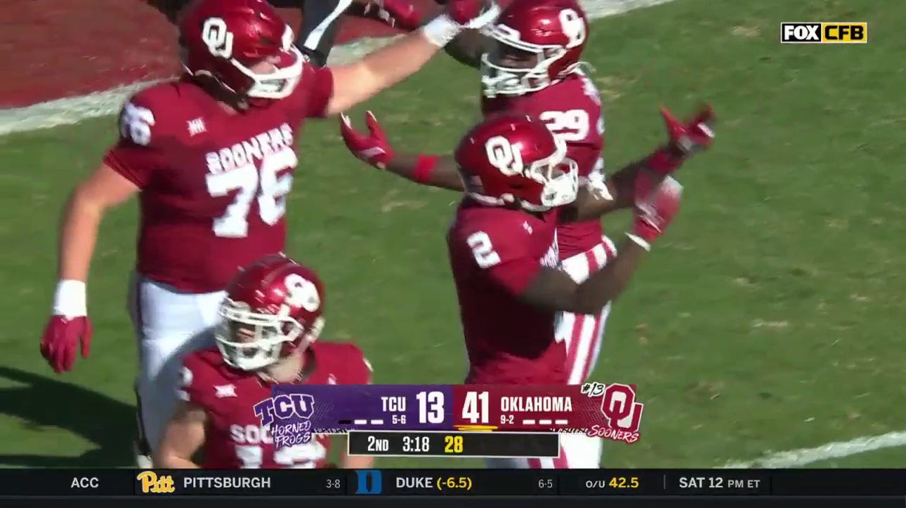 Tawee Walker rushes for a nine-yard touchdown to extend Oklahoma's lead
