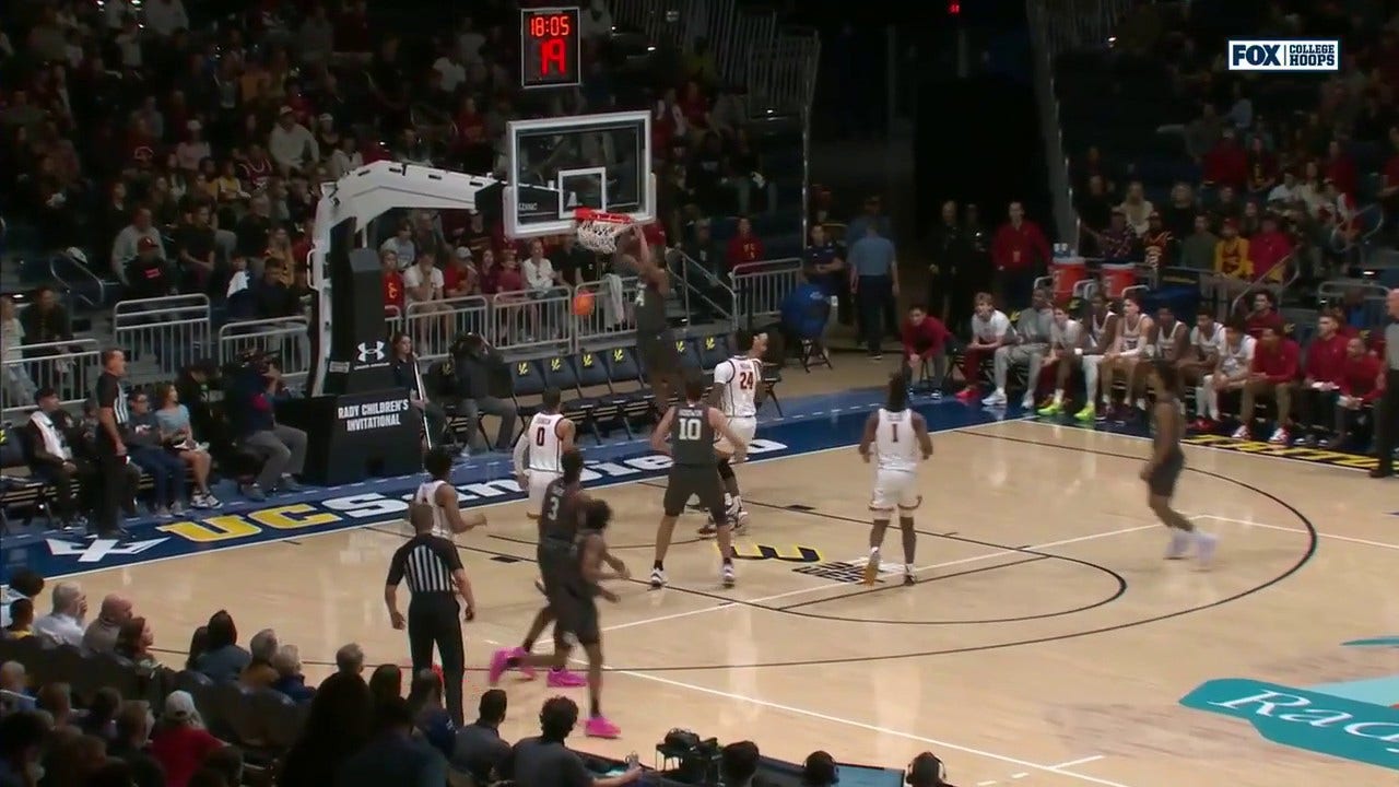 Milos Uzan finds Jalon Moore for an alley-oop dunk, extending Oklahoma's lead vs. USC