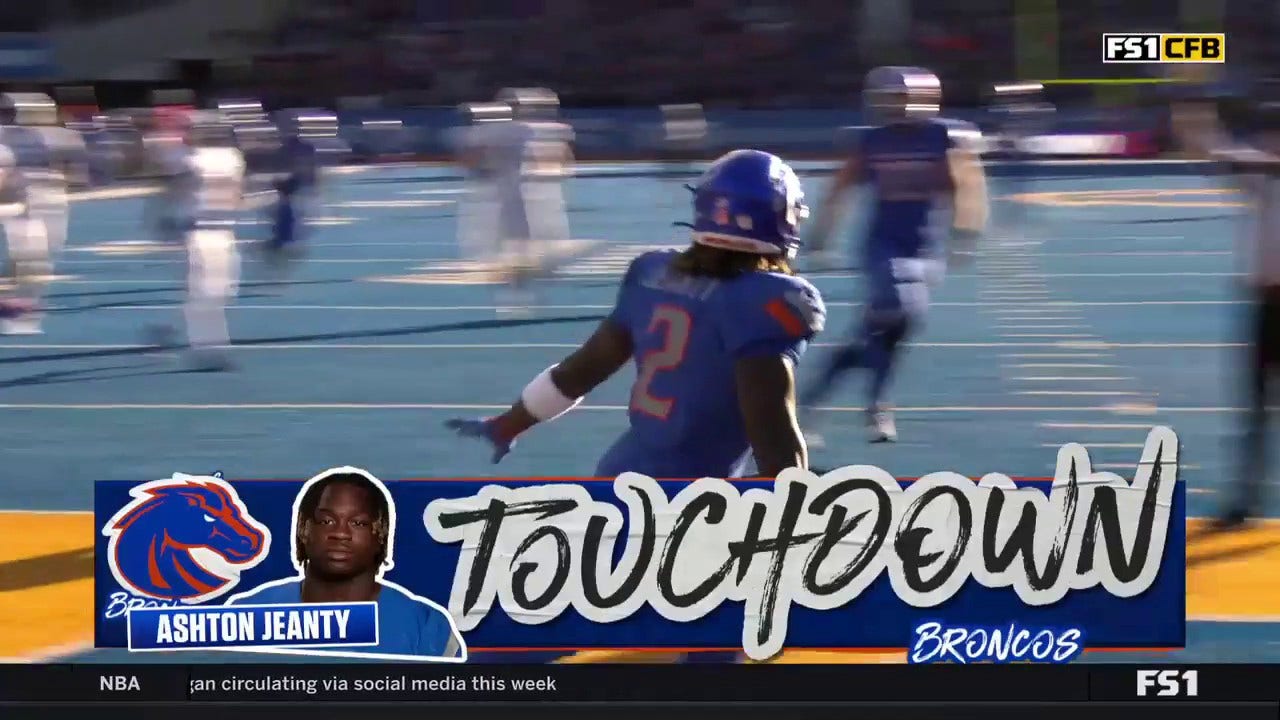 Taylen Green links with Ashton Jeanty for a 75-yard TD to give Boise State a 17-3 lead over Air Force 