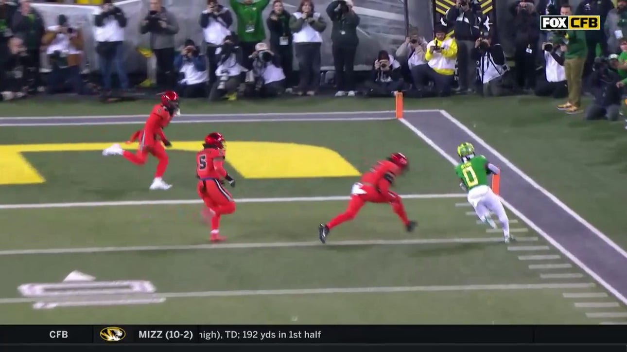 Oregon's Bo Nix finds Bucky Irving for a 14-yard touchdown against Oregon State