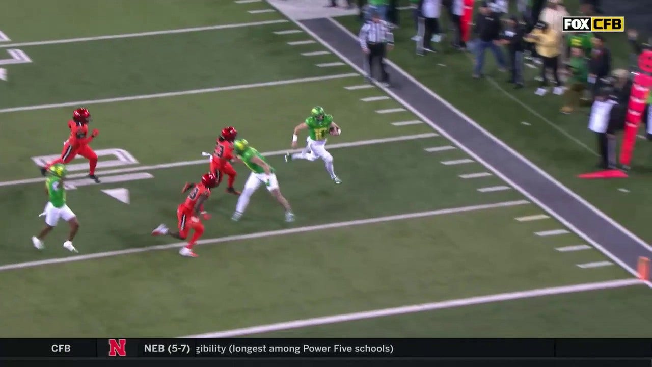 Oregon's Bo Nix rushes for a 16-yard touchdown to extend lead vs. Oregon State