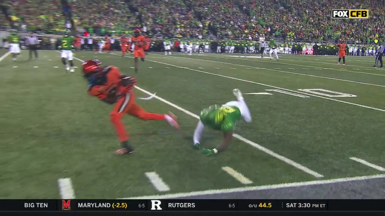 Oregon State's DJ Uiagalelei finds Silas Bolden for a nine-yard touchdown to trim Oregon's lead