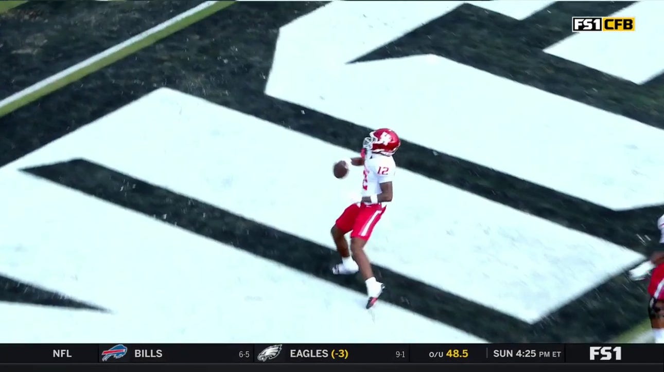 Stephon Johnson Jr. gets loose for a 16-yard rushing TD, giving Houston an early lead vs. UCF