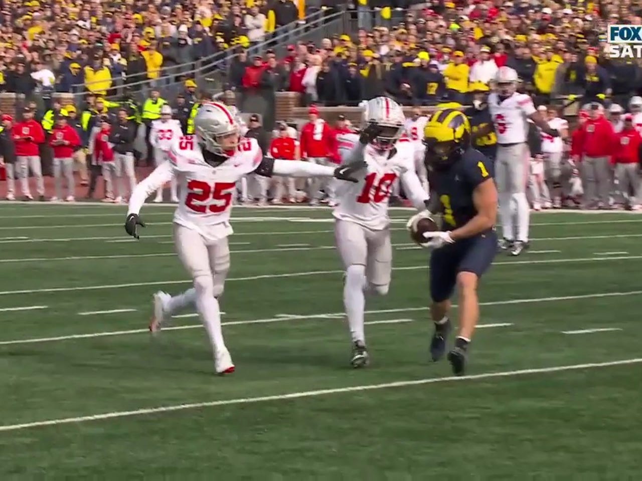 J.J. McCarthy throws a 22-yard TD DOT to Roman Wilson as Michigan