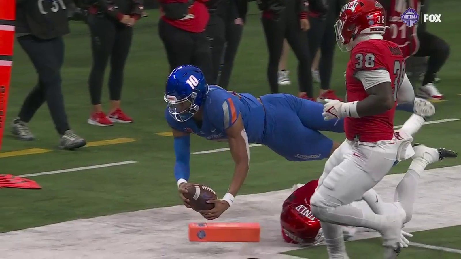 Taylen Green scrambles for a TD to give Boise State a 7-0 lead over UNLV