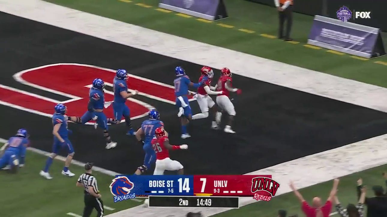 Fred Thompkins comes away with a 47-yard pick six, bringing UNLV to a 14-14 tie with Boise State