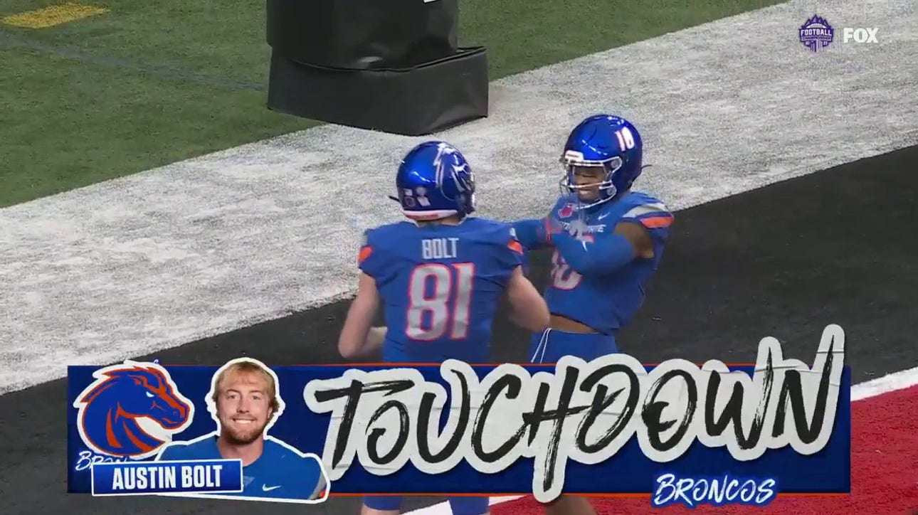 Boise State's Taylen Green links up with Austin Bolt for a 57-yard TD off a flea flicker vs. UNLV
