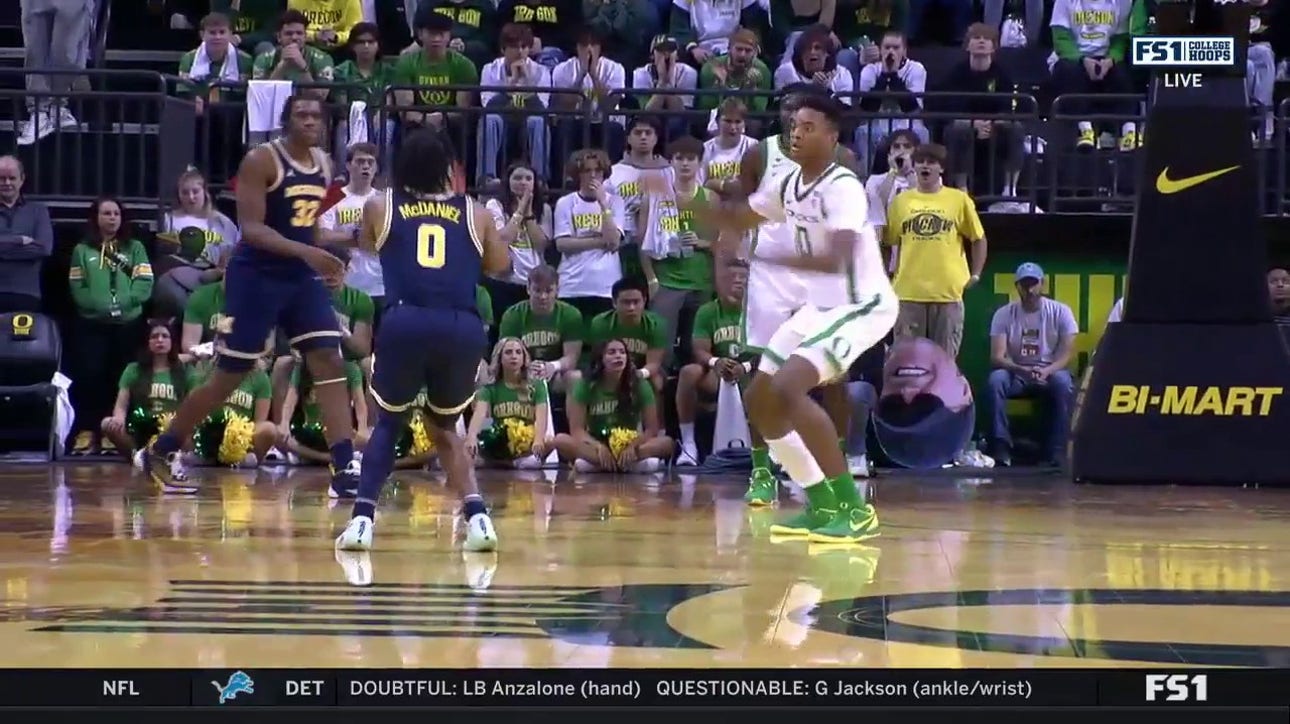 Dug McDaniel buries a DEEP 3-pointer to extend Michigan's lead over Oregon