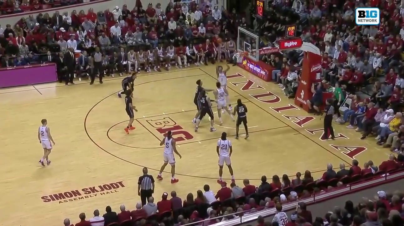 Indiana's Kel'el Ware throws down a thunderous two-handed alley-oop against North Alabama