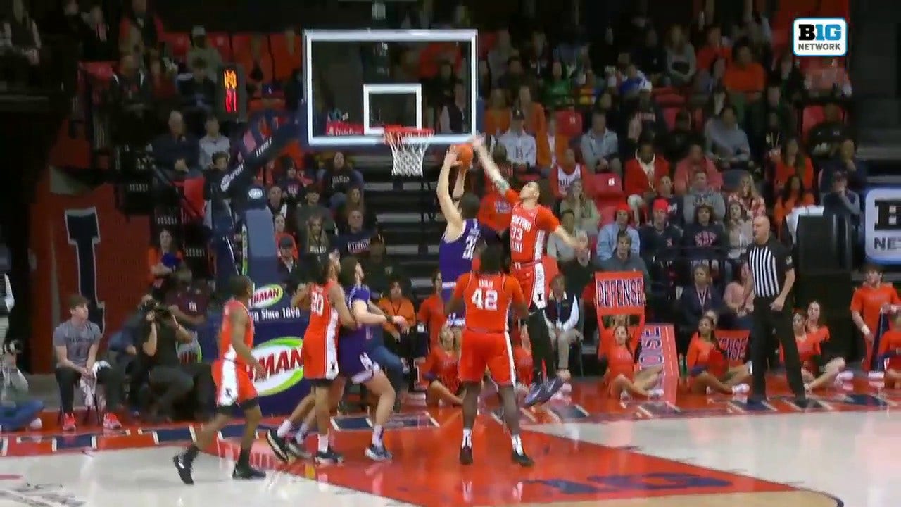 Coleman Hawkins' block leads to Justin Harmon's layup, increasing Illinois' lead vs. Northwestern