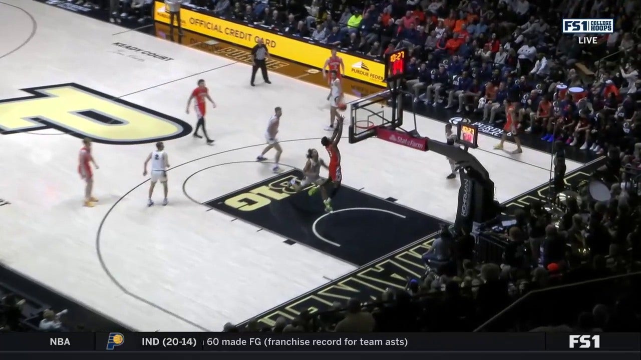 Illinois' Quincy Guerrier throws down a strong two-handed alley-oop to shrink Purdue's lead