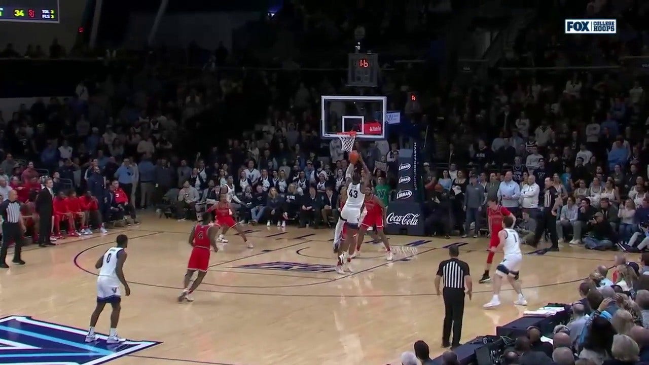 Villanova's Eric Dixon knocks down a buzzer-beater to trim St. John's lead heading into halftime