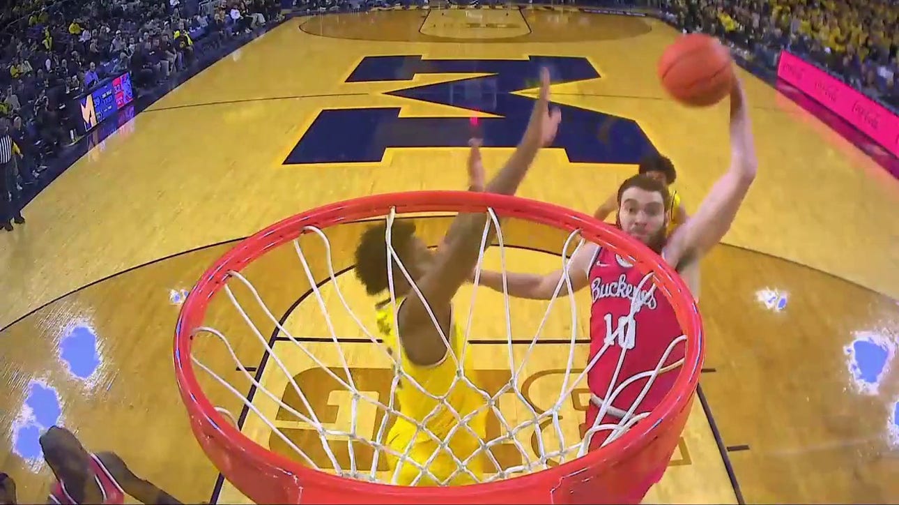 Jamison Battle throws down a monstrous dunk, helping Ohio State trim the deficit vs. Michigan