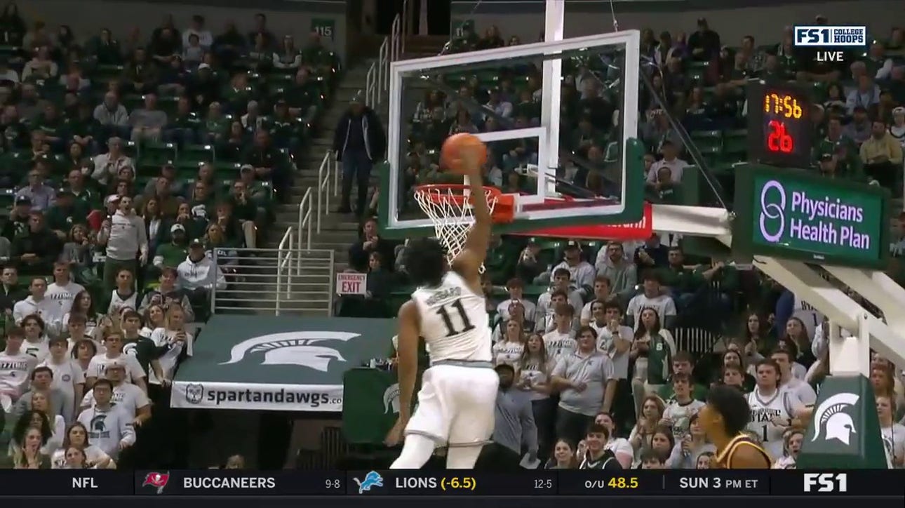 Carson Cooper hammers the tomahawk jam to extend Michigan State's lead over Minnesota