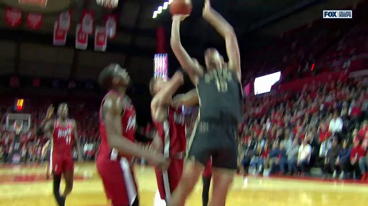 Zach Edey finishes inside plus a foul to extend Purdue's lead vs. Rutgers
