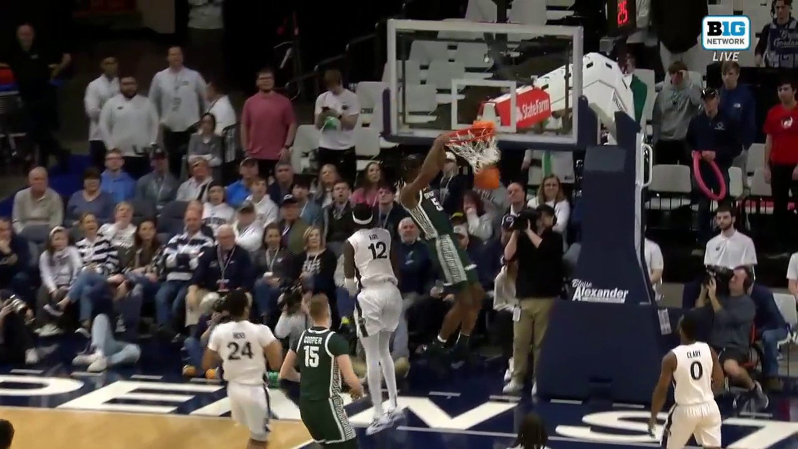Michigan State's Coen Carr throws down a MASSIVE two-handed dunk vs. Penn State