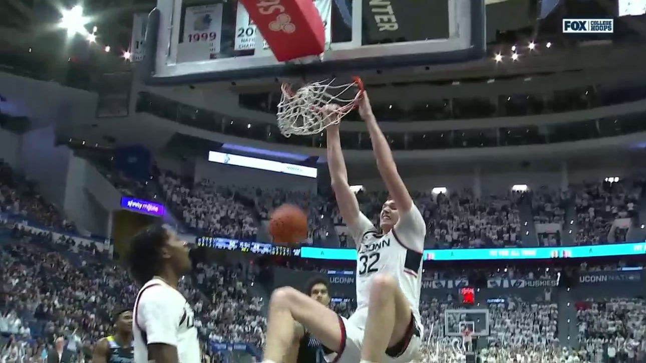 Donovan Clingan throws down a MONSTER jam to extend UConn's lead over Marquette
