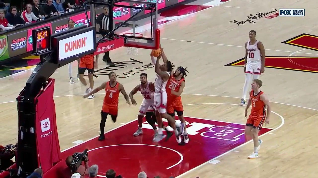 Maryland's DeShawn Harris-Smith makes a tough contested layup to trim Illinois' lead