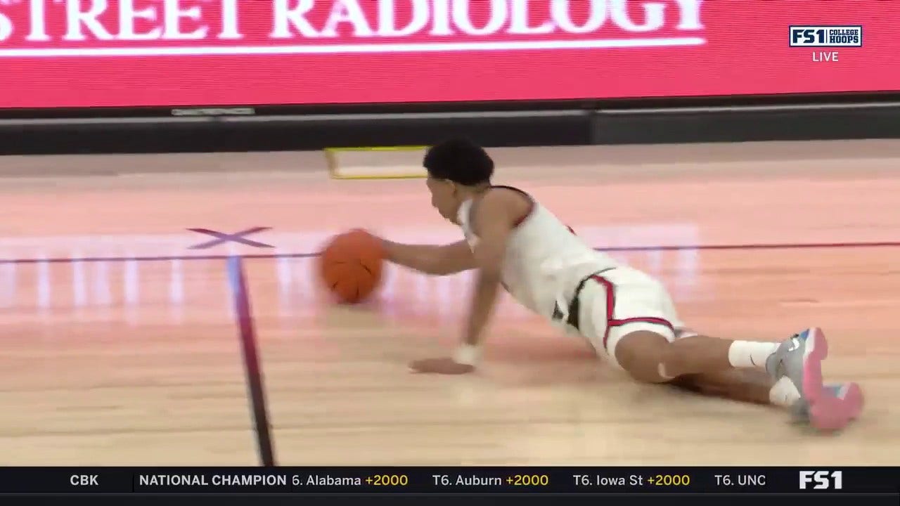 RJ Luis Jr. makes a TERRIFIC hustle play to start a fast break that ties the game for St. John's