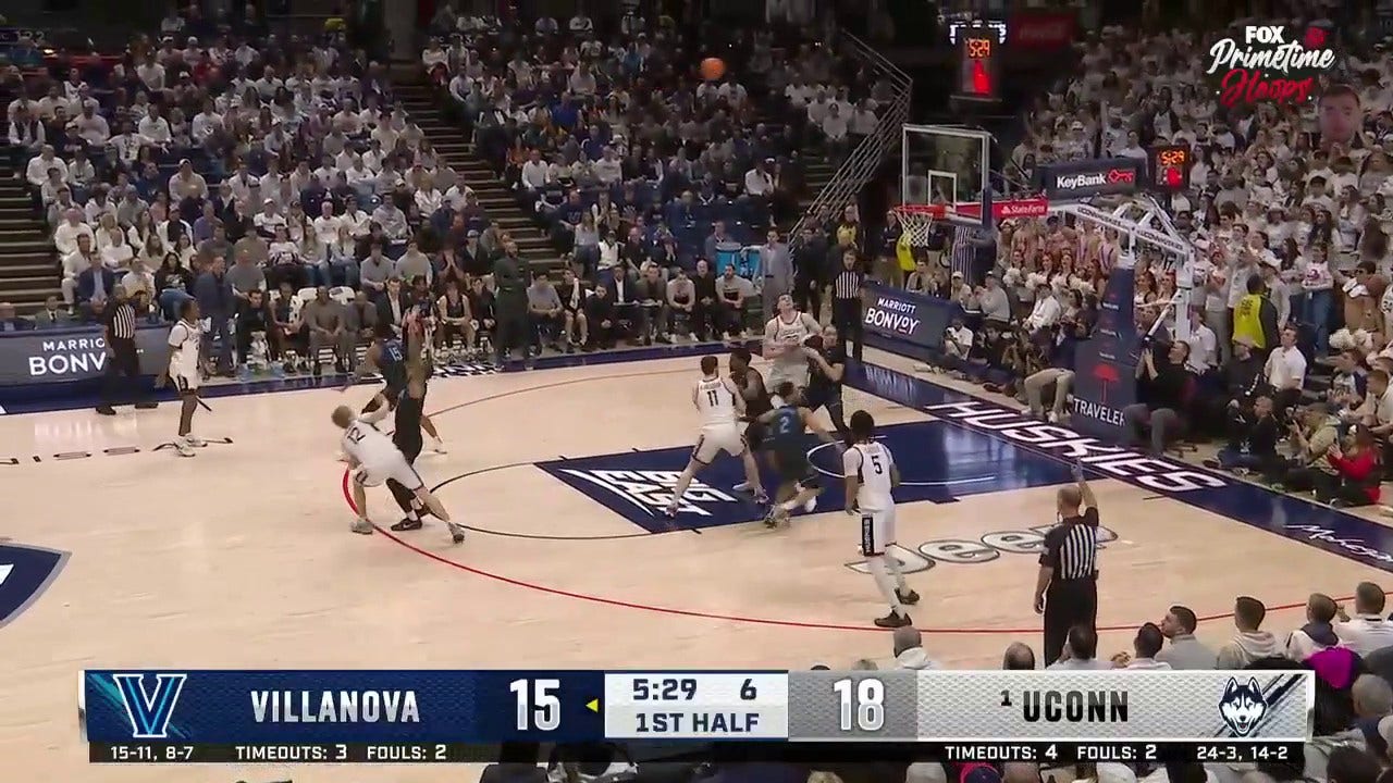 UConn's Cam Spencer knocks down a TOUGH 3-pointer to extend lead over Villanova