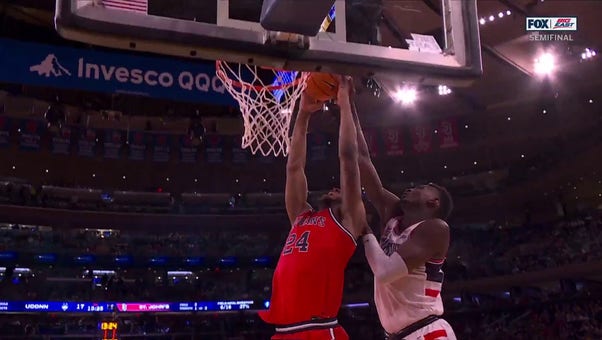 Zuby Ejiofo throws down a dunk, that gives St. John's lead vs. UConn