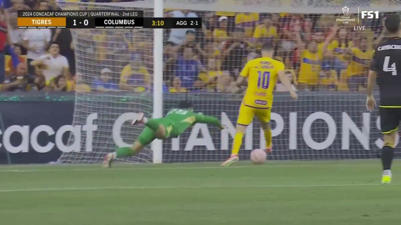 Tigres' Andre-Pierre Gignac capitalizes on Columbus' mistake to take the lead in the third minute