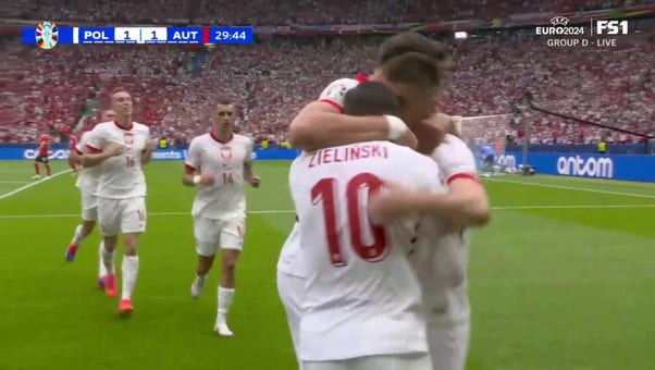 Poland's Krzysztof Piątek drills equalizer in 30' to make it 1-1 against Austria