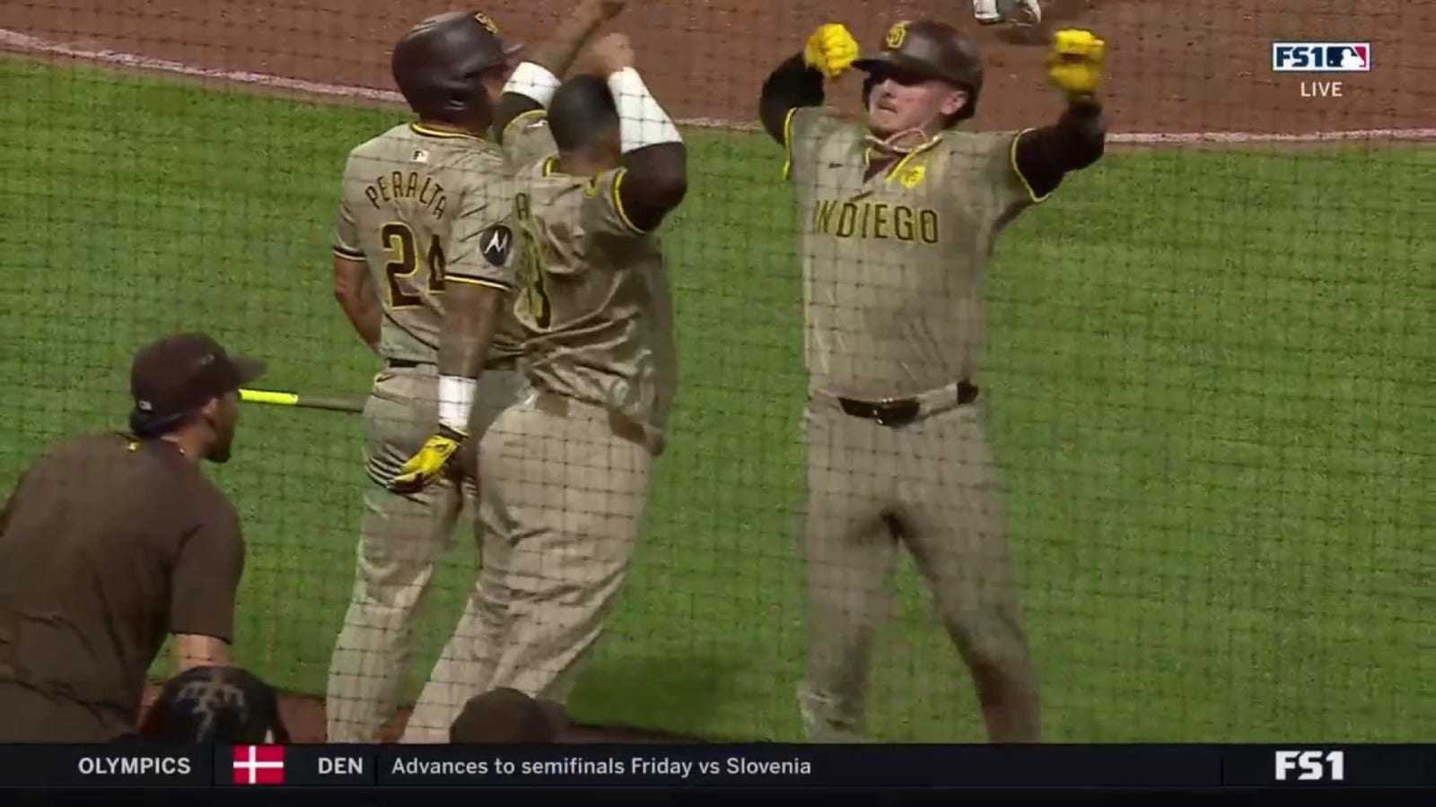 Padres' Jackson Merrill collects his second long ball of the night to tie the game against the Pirates