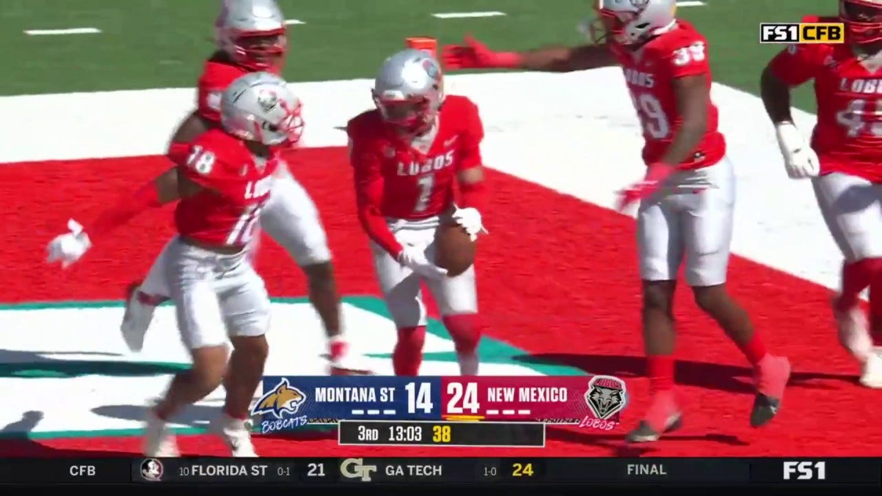 Noah Avinger scoops and scores for a 13-yard return to extend New Mexico's lead over Montana State