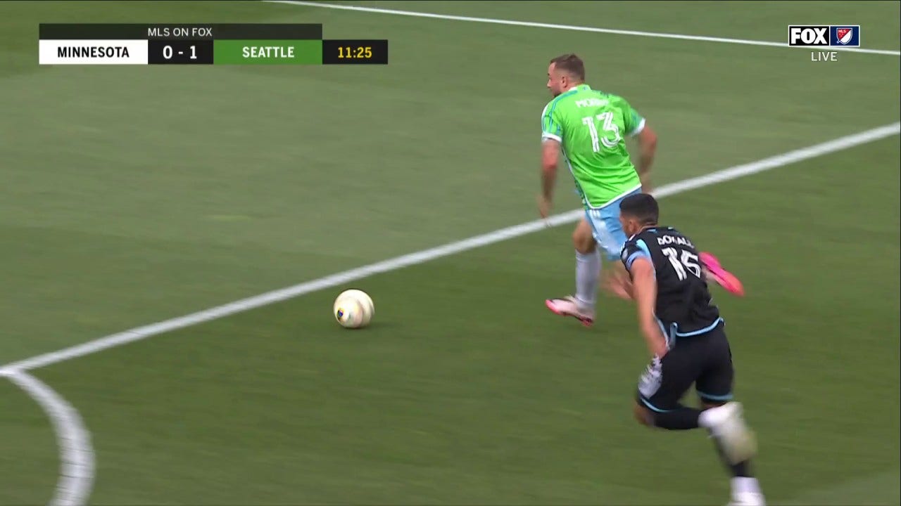 Jordan Morris finds the net to give Seattle a 1-0 lead against Minnesota