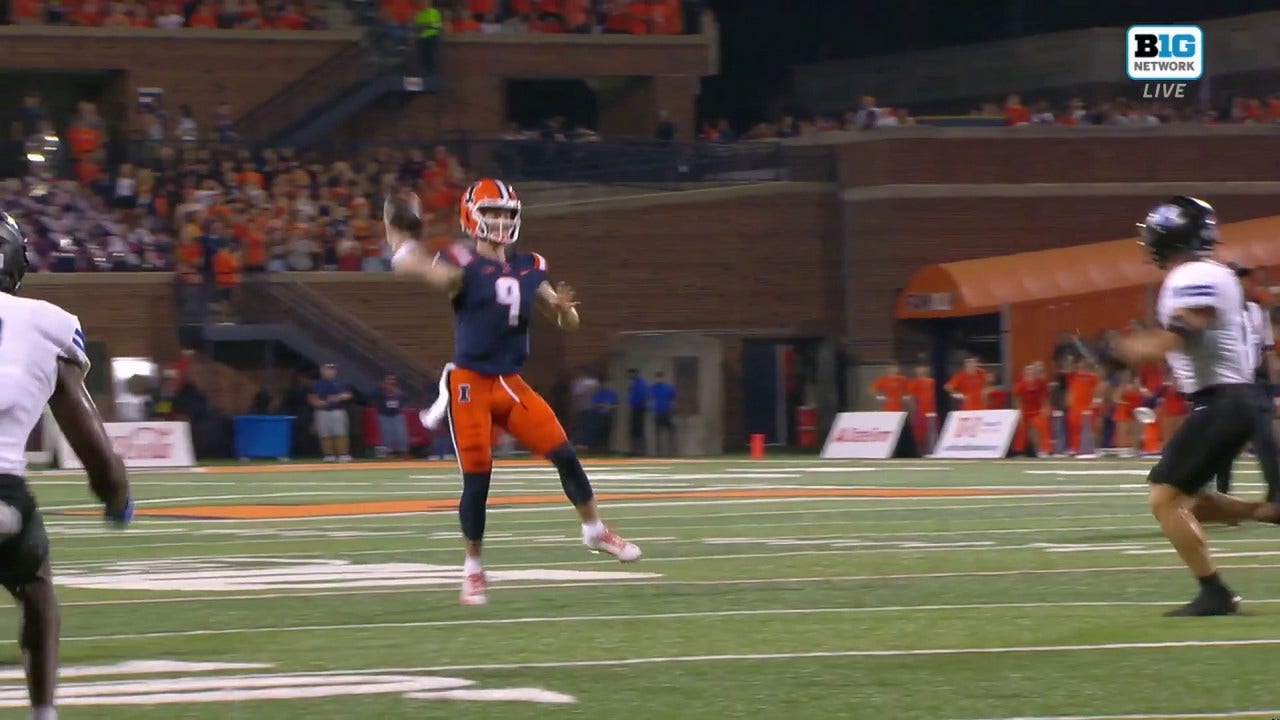 Luke Altmyer connects with Pat Bryant on a 15-yard TD pass, giving Illinois an early lead vs. Eastern Illinois