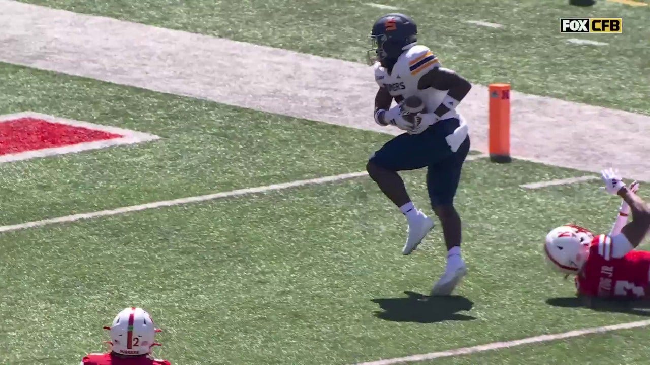 UTEP's Skyler Locklear finds Kam Thomas for an AMAZING 38-yard TD against Nebraska