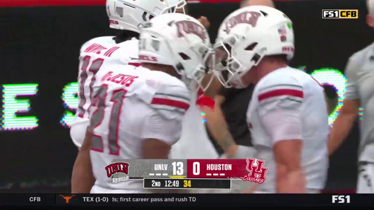 UNLV's Jacob De Jesus scores his second touchdown of the game to extend the lead against Houston