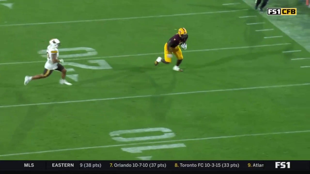 Sam Leavitt connects with Chamon Metayer for a 25-yard TD, extending Arizona State's lead over Wyoming