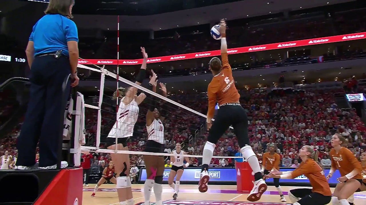 Madisen Skinner's unreal hit helps No. 1 Texas grab the first set vs. No. 3 Wisconsin 