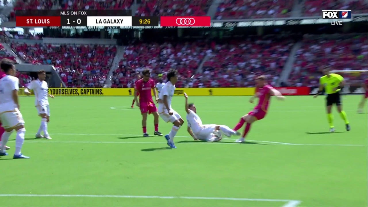 Cedric Teuchert scores in 9' to help give St. Louis a 1-0 over LA Galaxy