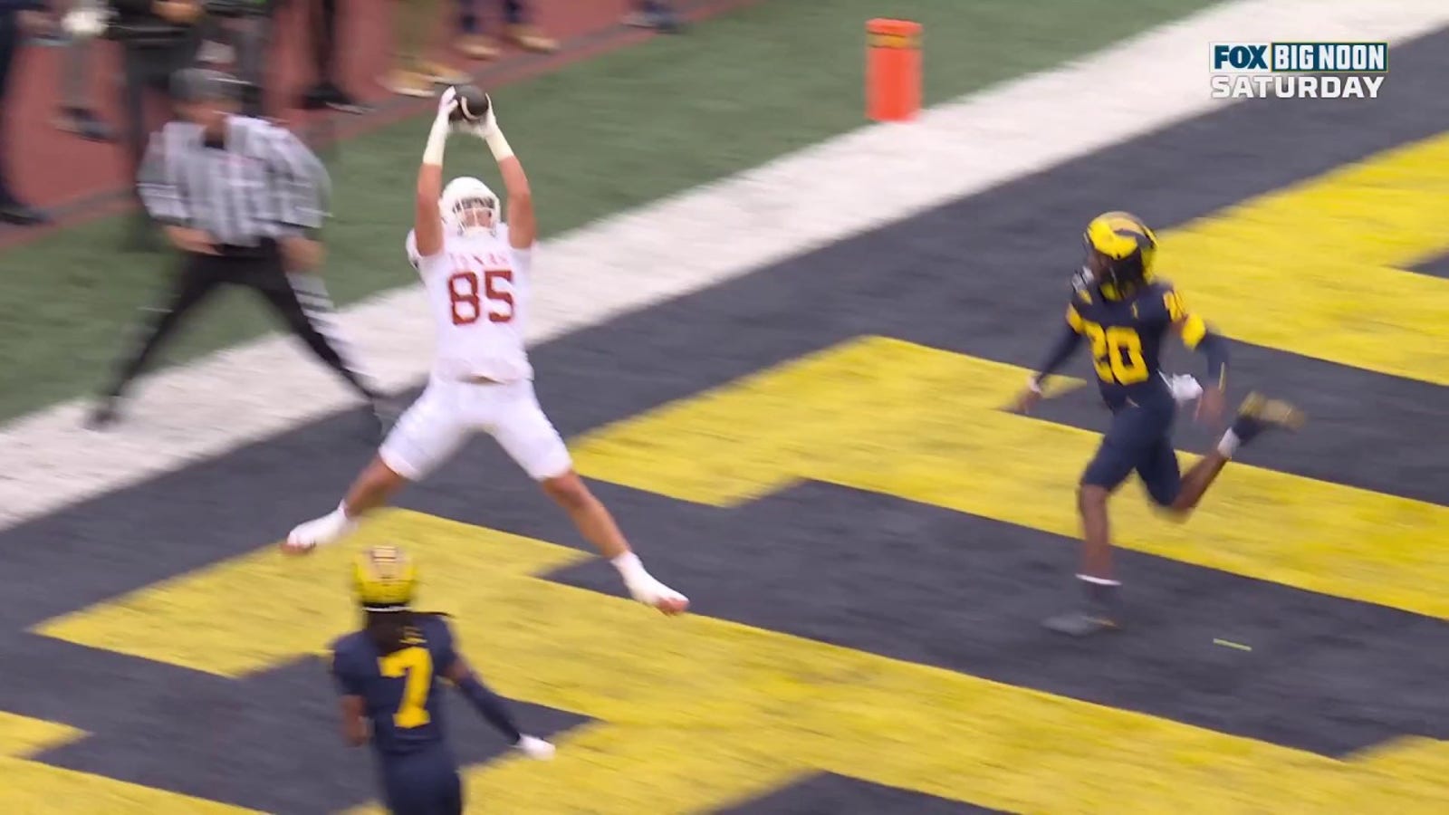 Quinn Ewers hits Gunnar Helm on a 21-yard touchdown pass vs. Michigan