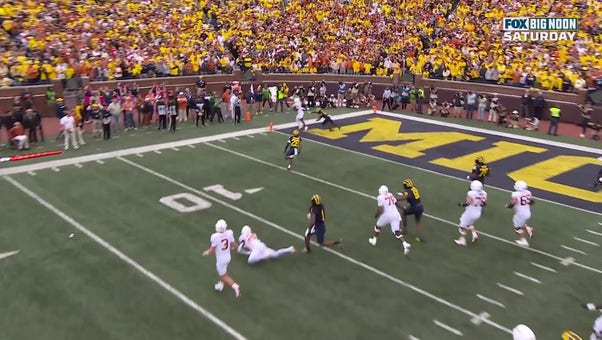 Quinn Ewers rolls out and finds Matthew Golden on a five-yard pass, extending Texas' lead over Michigan