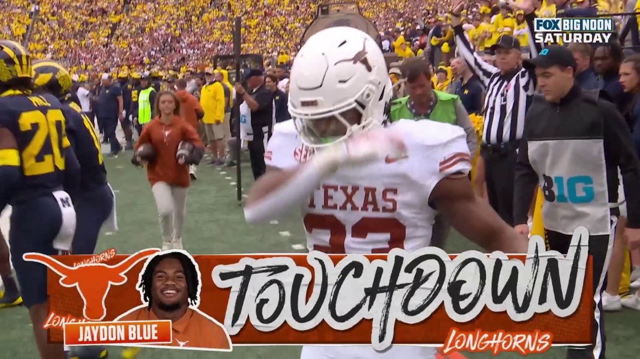 Quinn Ewers hits Jaydon Blue on a seven-yard touchdown, extending Texas' lead vs. Michigan