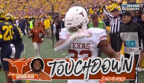 Quinn Ewers hits Jaydon Blue on a seven-yard touchdown, extending Texas' lead vs. Michigan