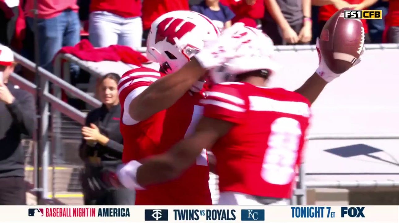 Tyler Van Dyke connects with C.J. Williams for a 50-yard TD to extend Wisconsin's lead over South Dakota