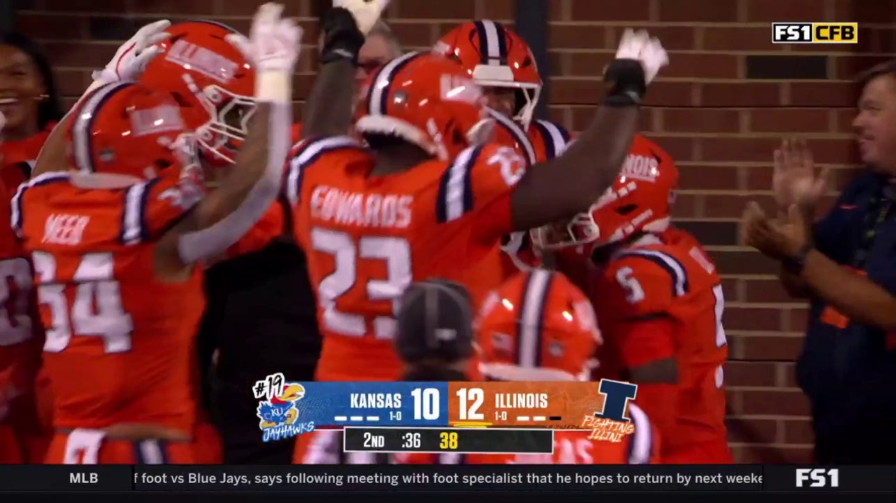 Xavier Scott gets the interception and takes it 30 yards for the TD, giving Illinois a lead over Kansas